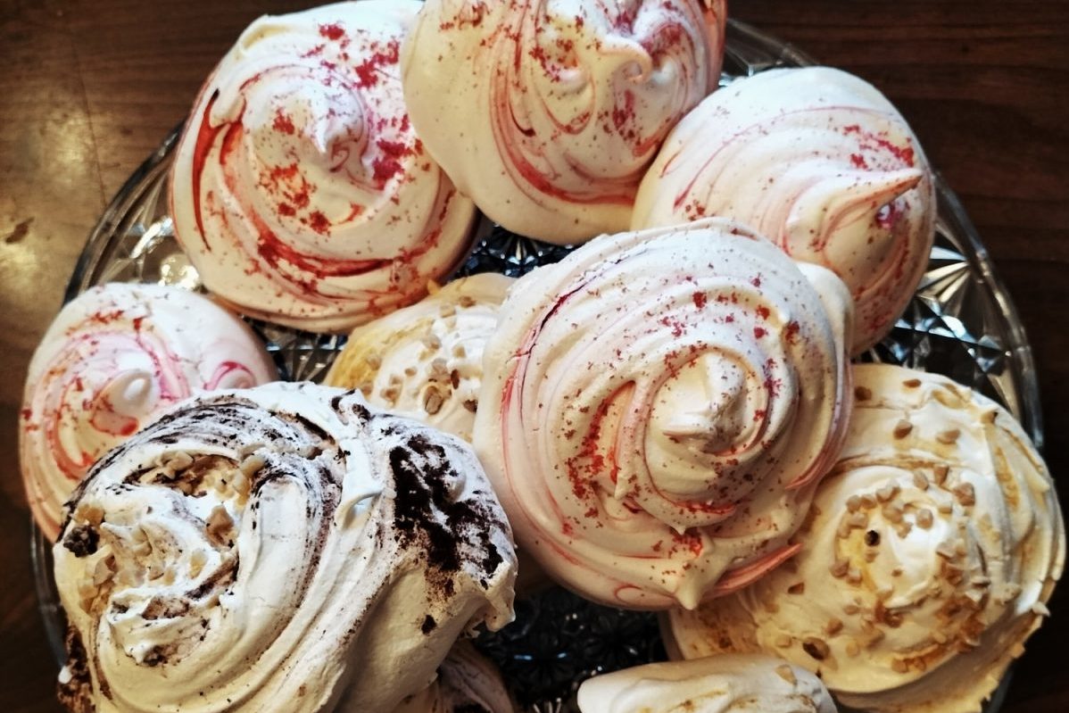 Giant Meringues